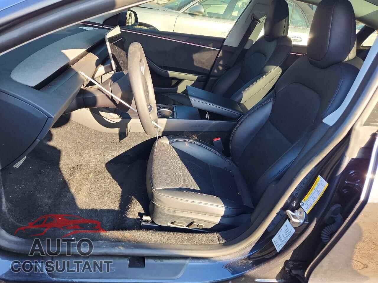 TESLA MODEL 3 2025 - 5YJ3E1EB2SF878211