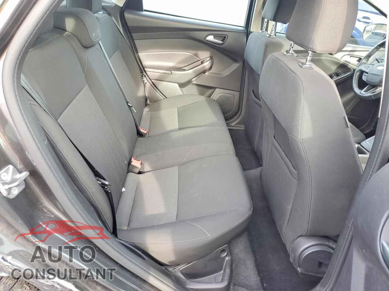 FORD FOCUS 2015 - 1FADP3K28FL269826