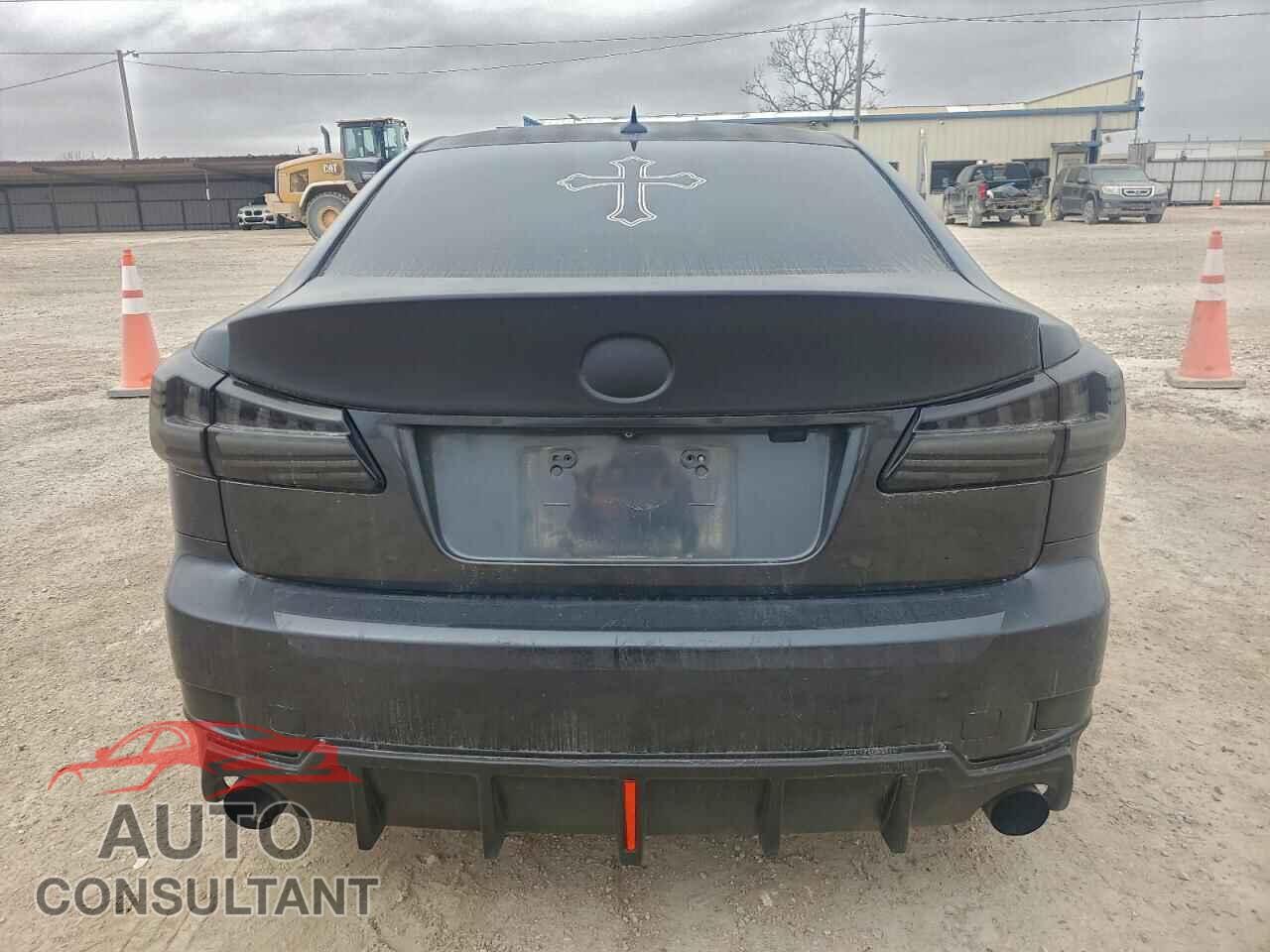 LEXUS IS 2011 - JTHBF5C23B5137570