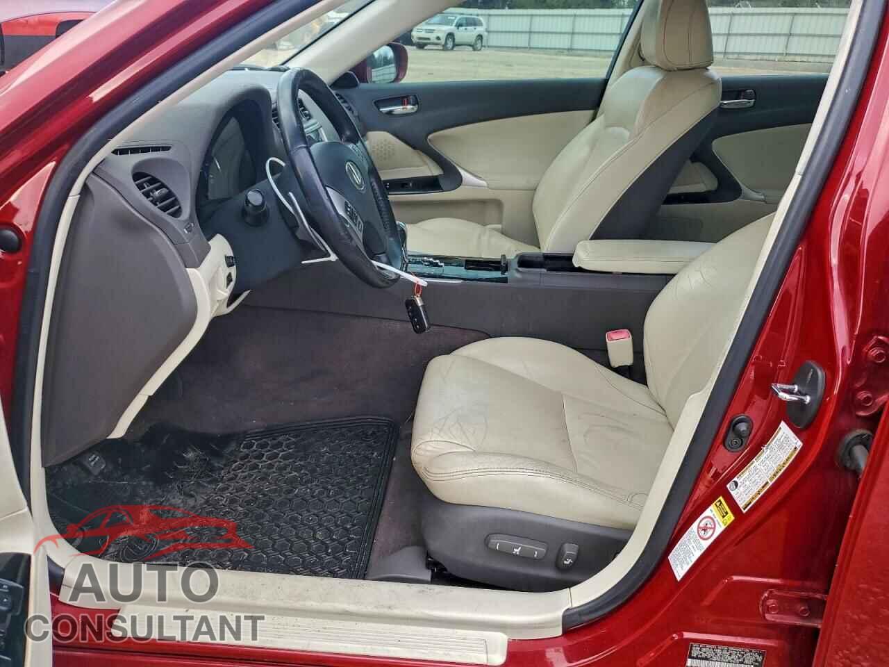 LEXUS IS 2011 - JTHBF5C23B5142672