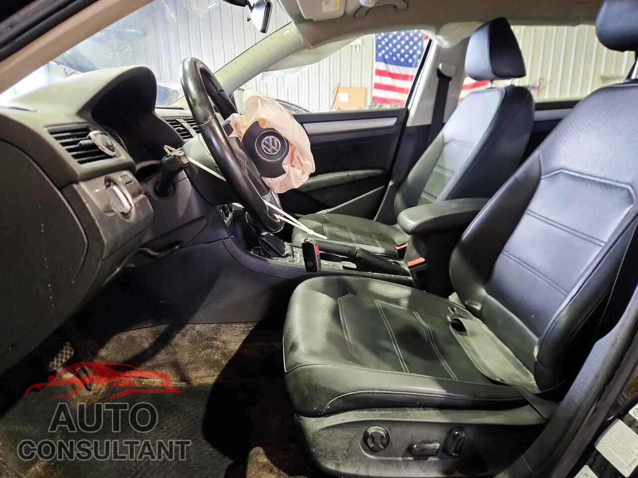VOLKSWAGEN PASSAT 2015 - 1VWAT7A32FC120884