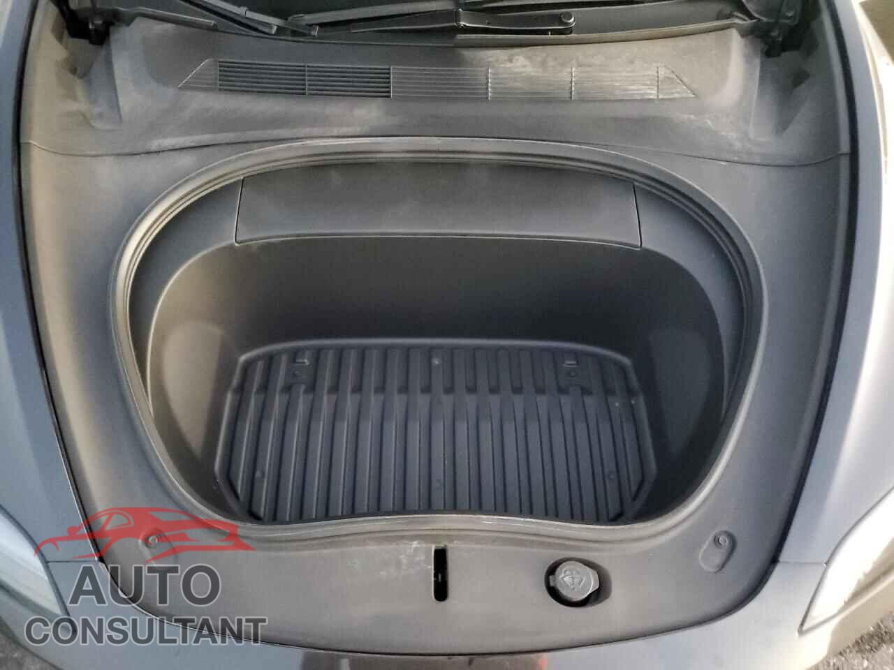 TESLA MODEL 3 2024 - 5YJ3E1EB3RF831053