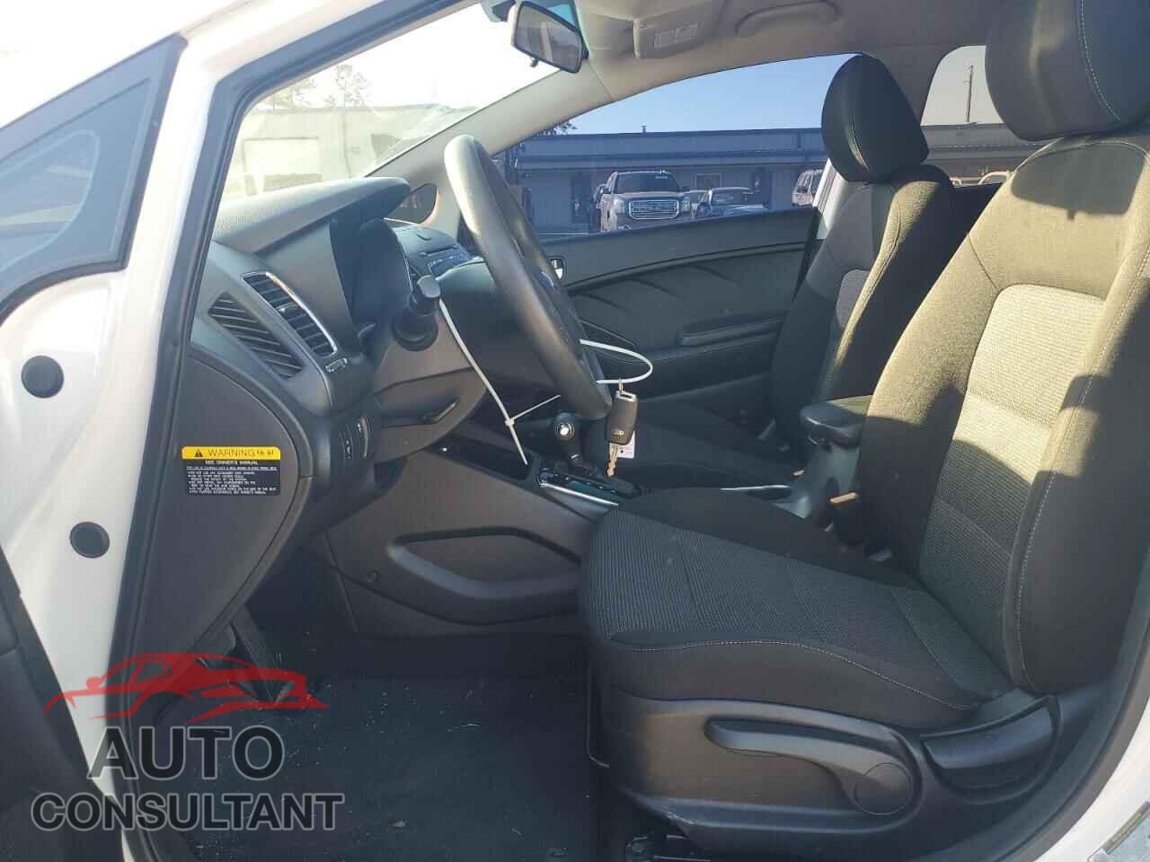KIA FORTE 2017 - KNAFK5A81H5671016