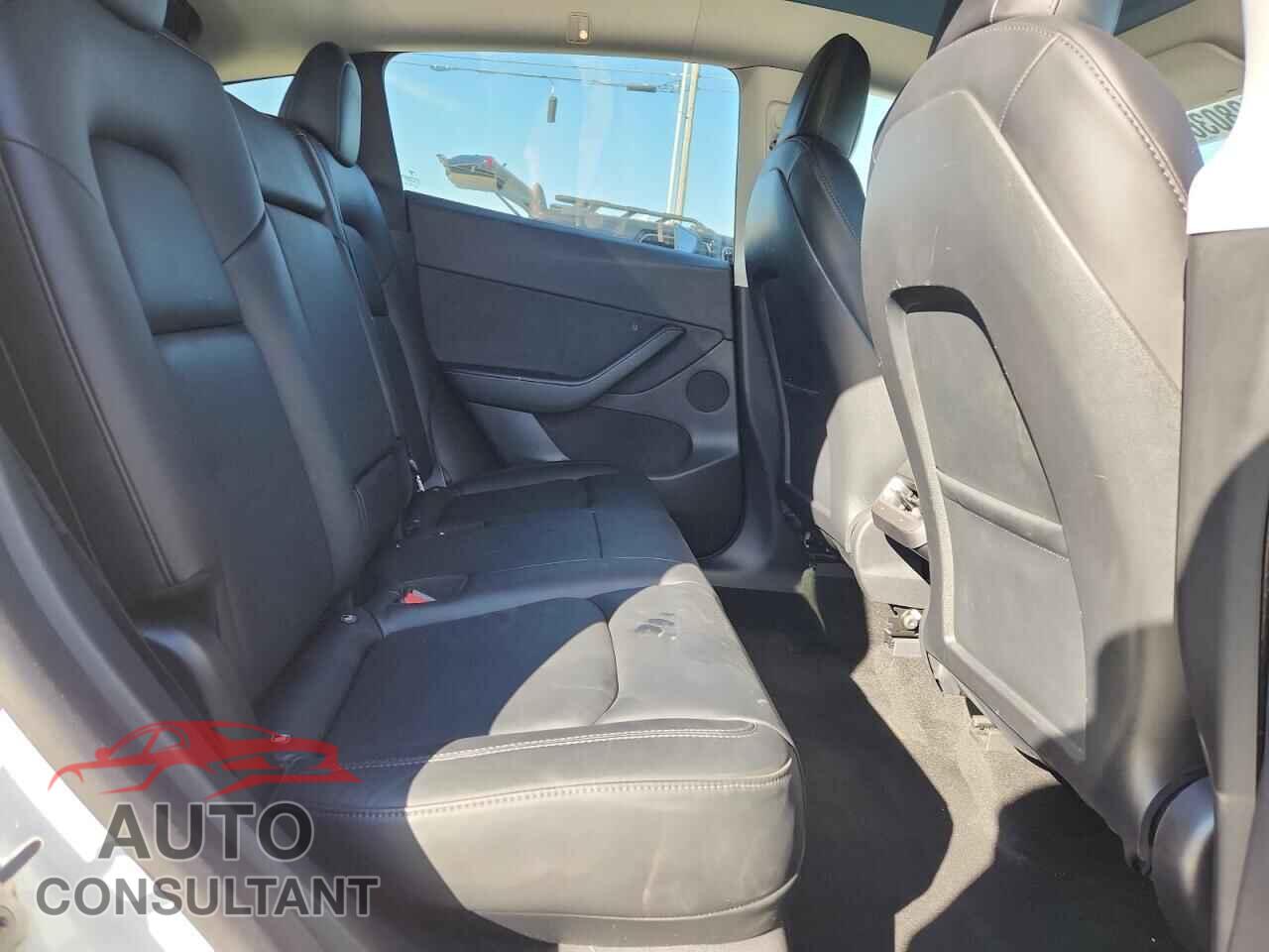 TESLA MODEL Y 2021 - 5YJYGDEEXMF146875