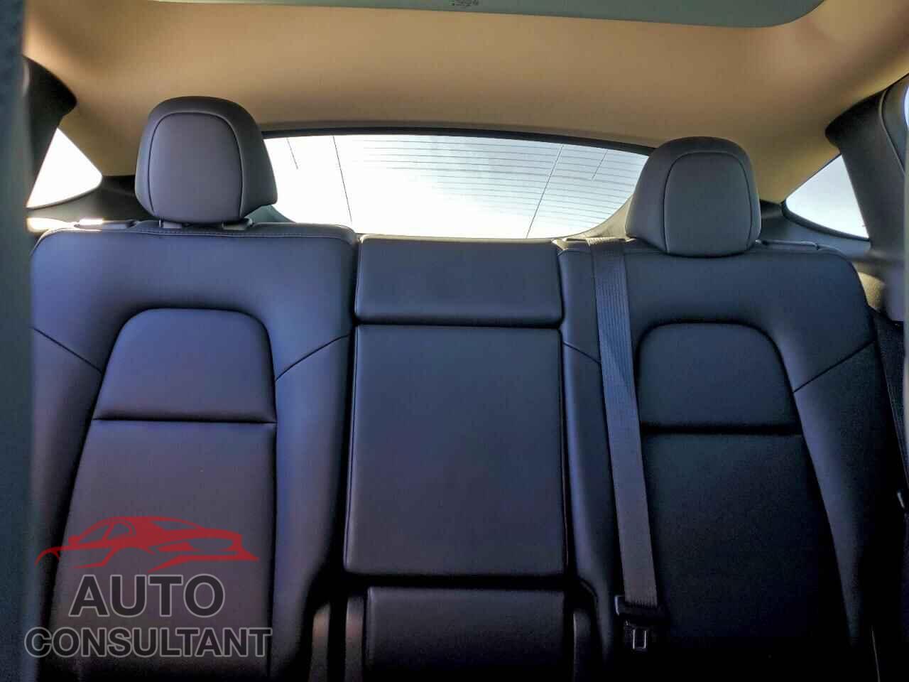TESLA MODEL Y 2024 - 7SAYGDED7RF112278