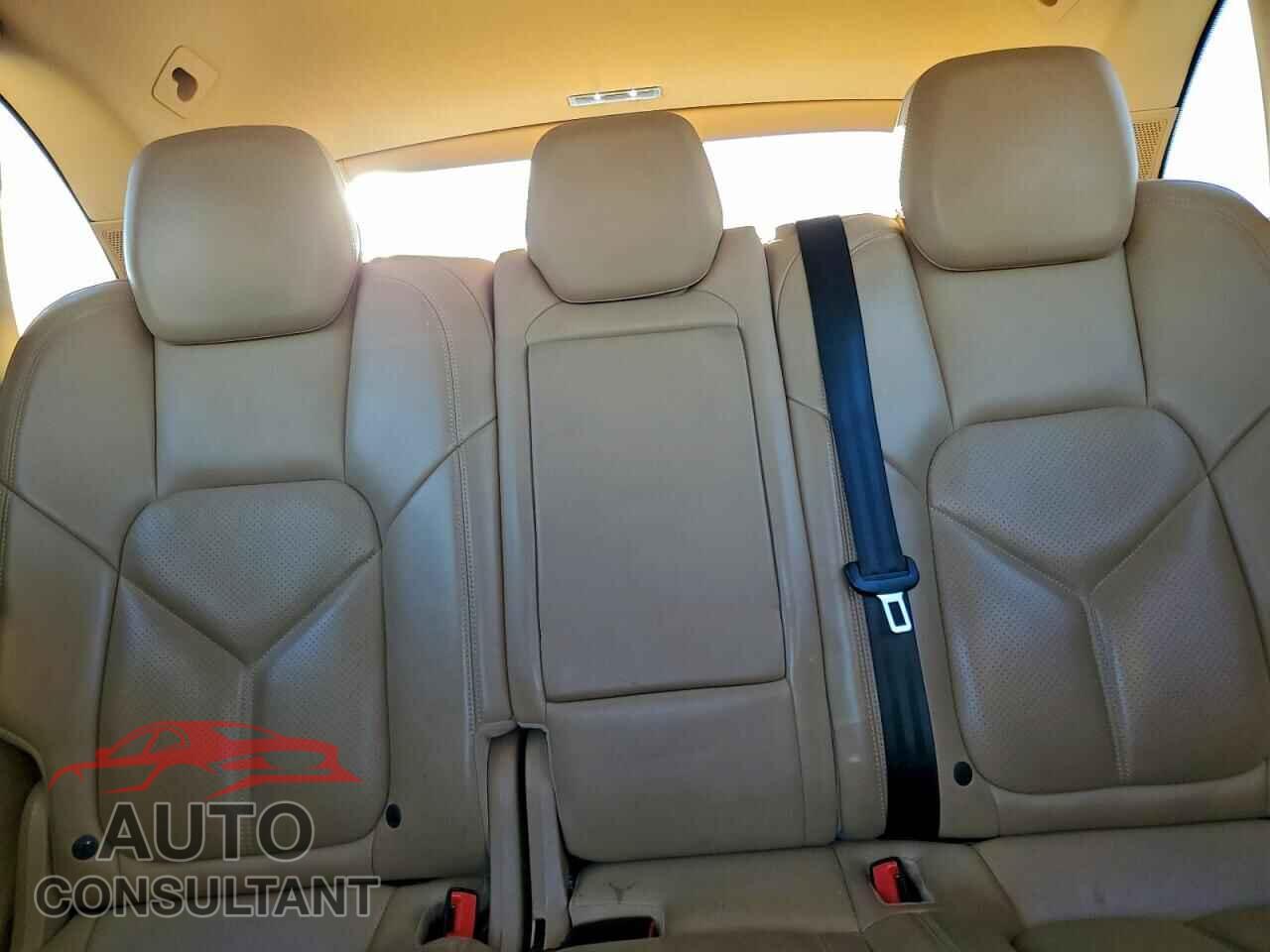 PORSCHE CAYENNE 2016 - WP1AA2A29GKA13162