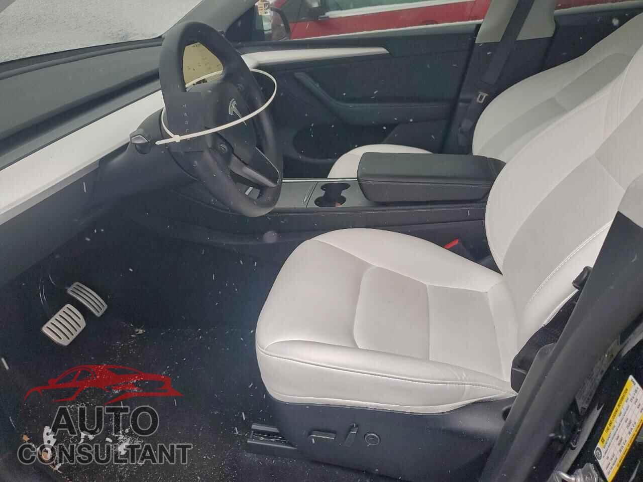 TESLA MODEL Y 2024 - 7SAYGDEF3RA304036