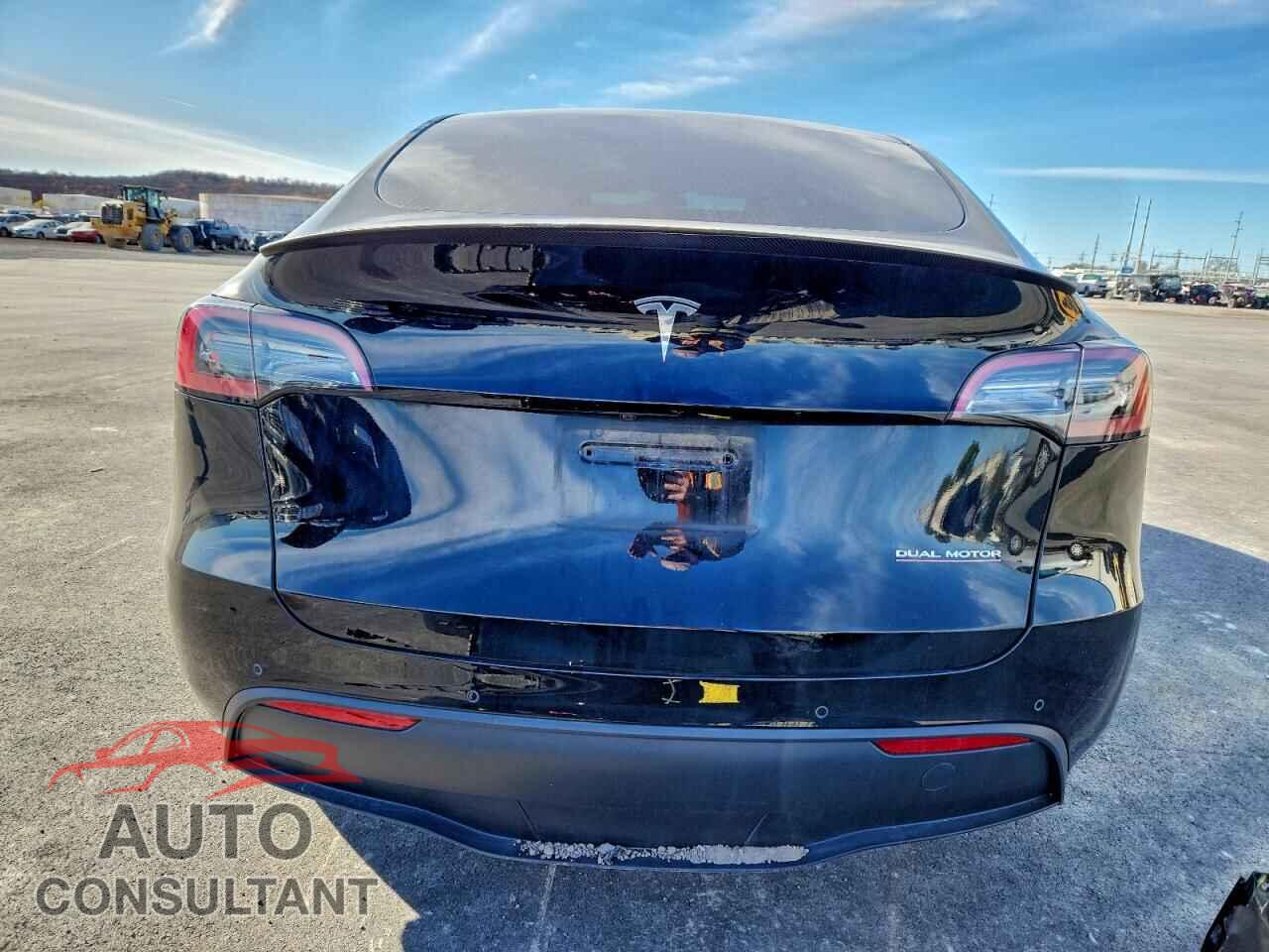 TESLA MODEL Y 2022 - 7SAYGDEF8NF564574