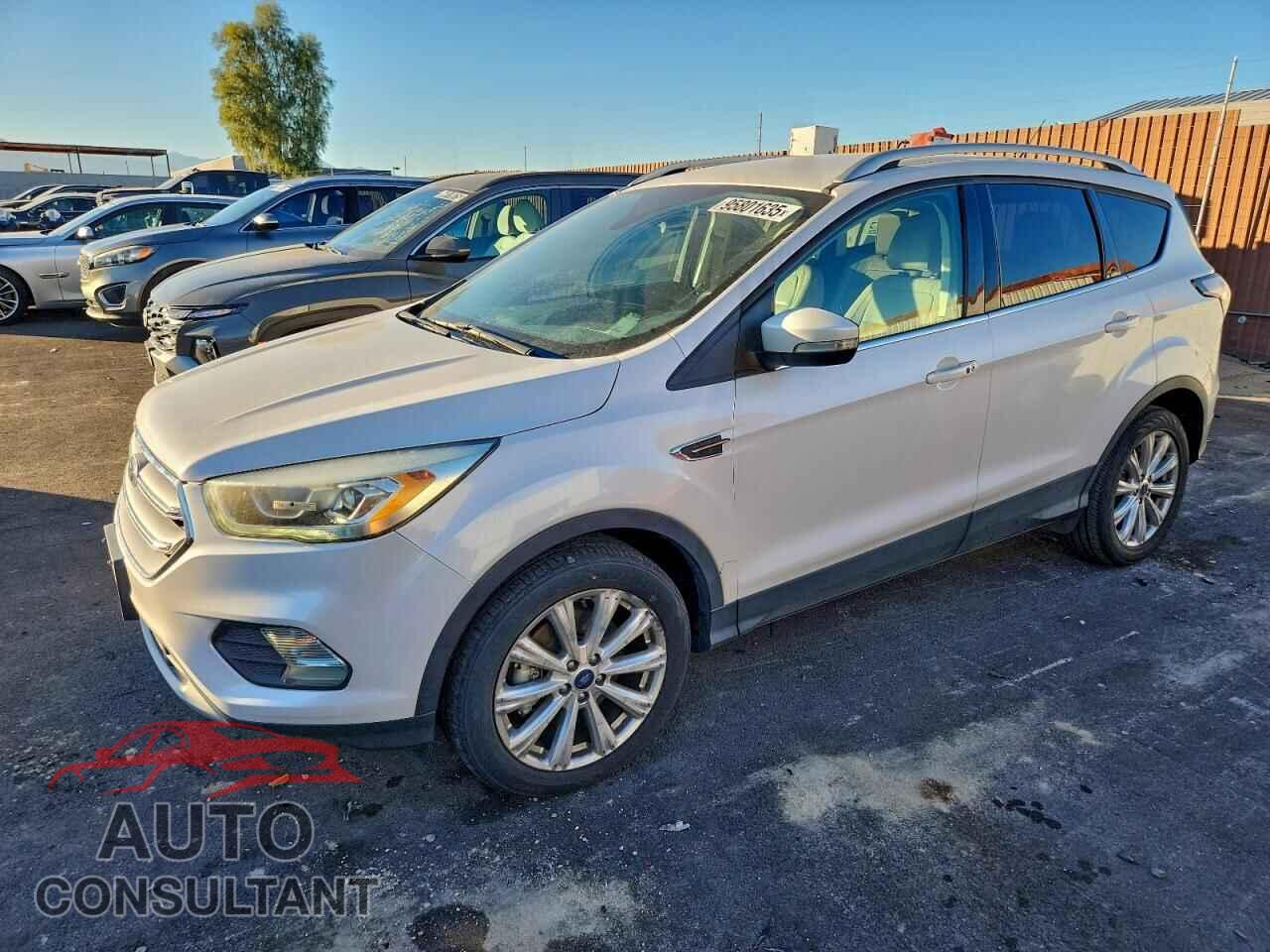 FORD ESCAPE 2017 - 1FMCU0J90HUE97761