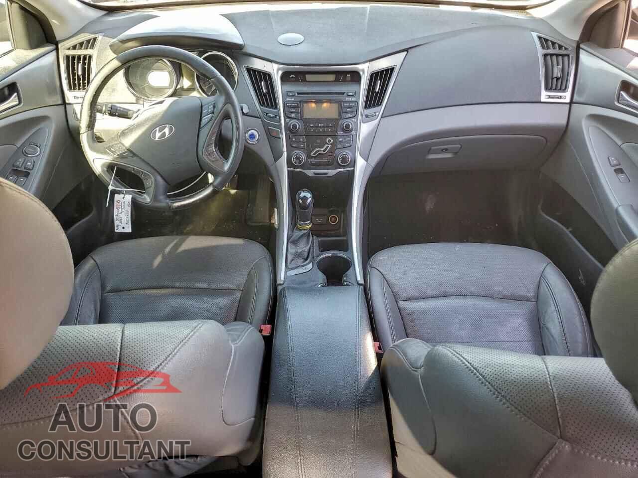 HYUNDAI SONATA 2012 - KMHEC4A42CA037664