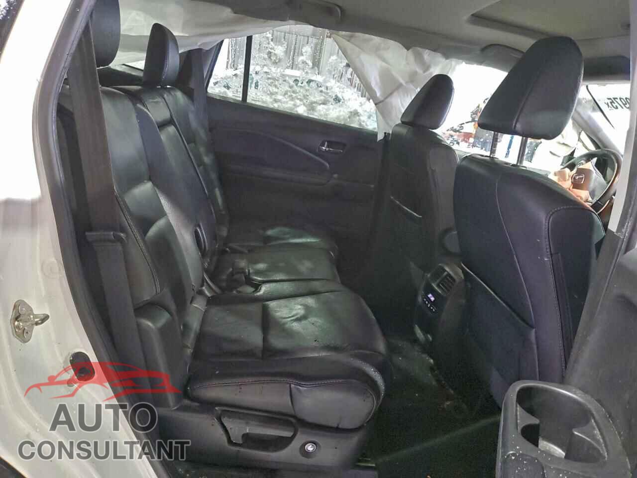 HONDA PILOT 2017 - 5FNYF6H55HB044884