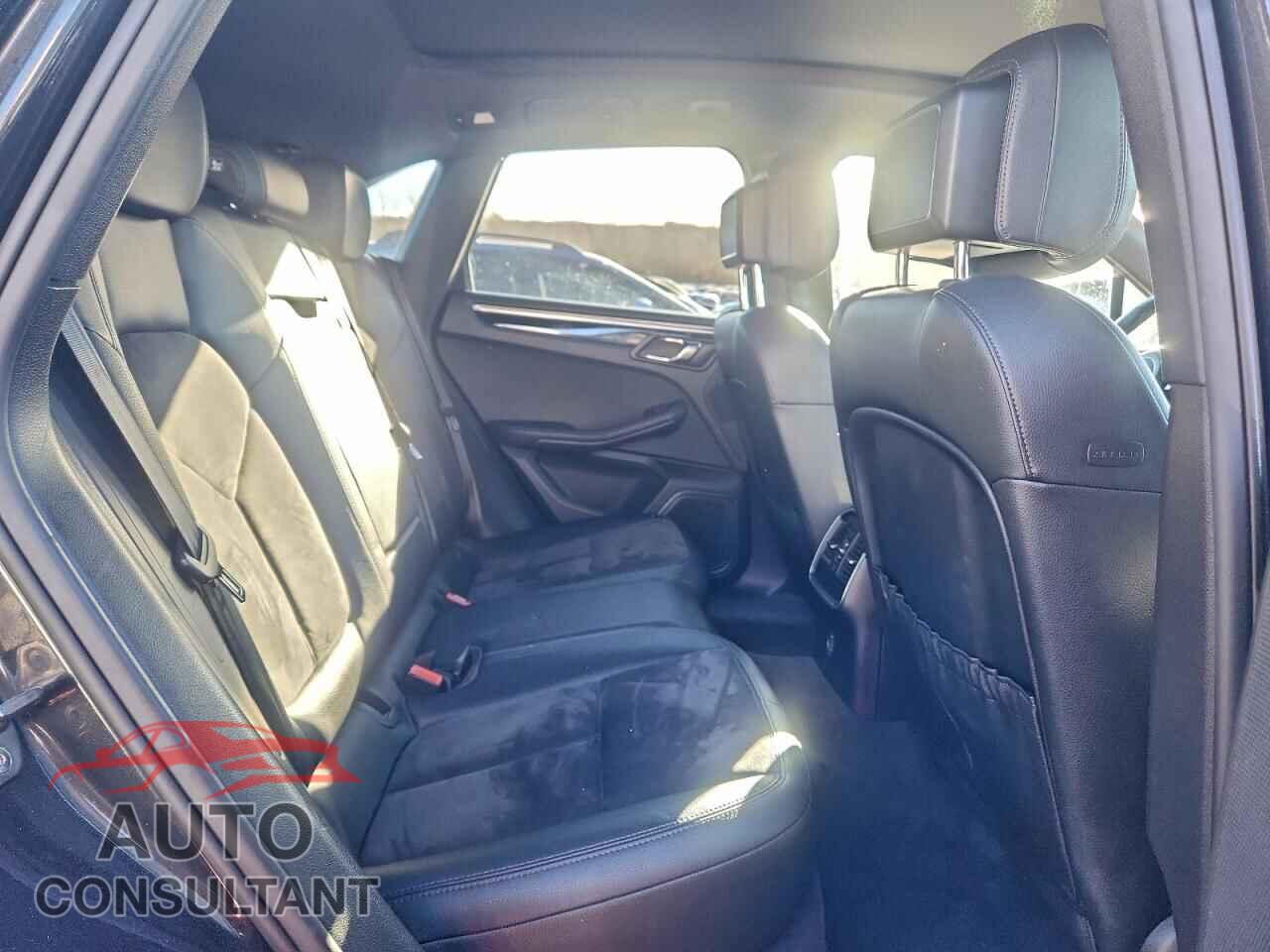 PORSCHE MACAN 2017 - WP1AA2A50HLB03838