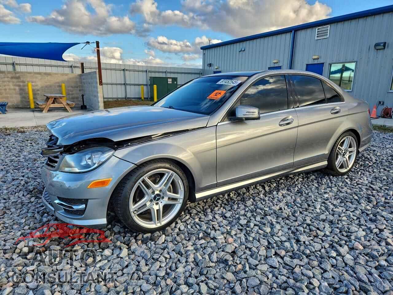 MERCEDES-BENZ C-CLASS 2014 - WDDGF4HB2EG253822