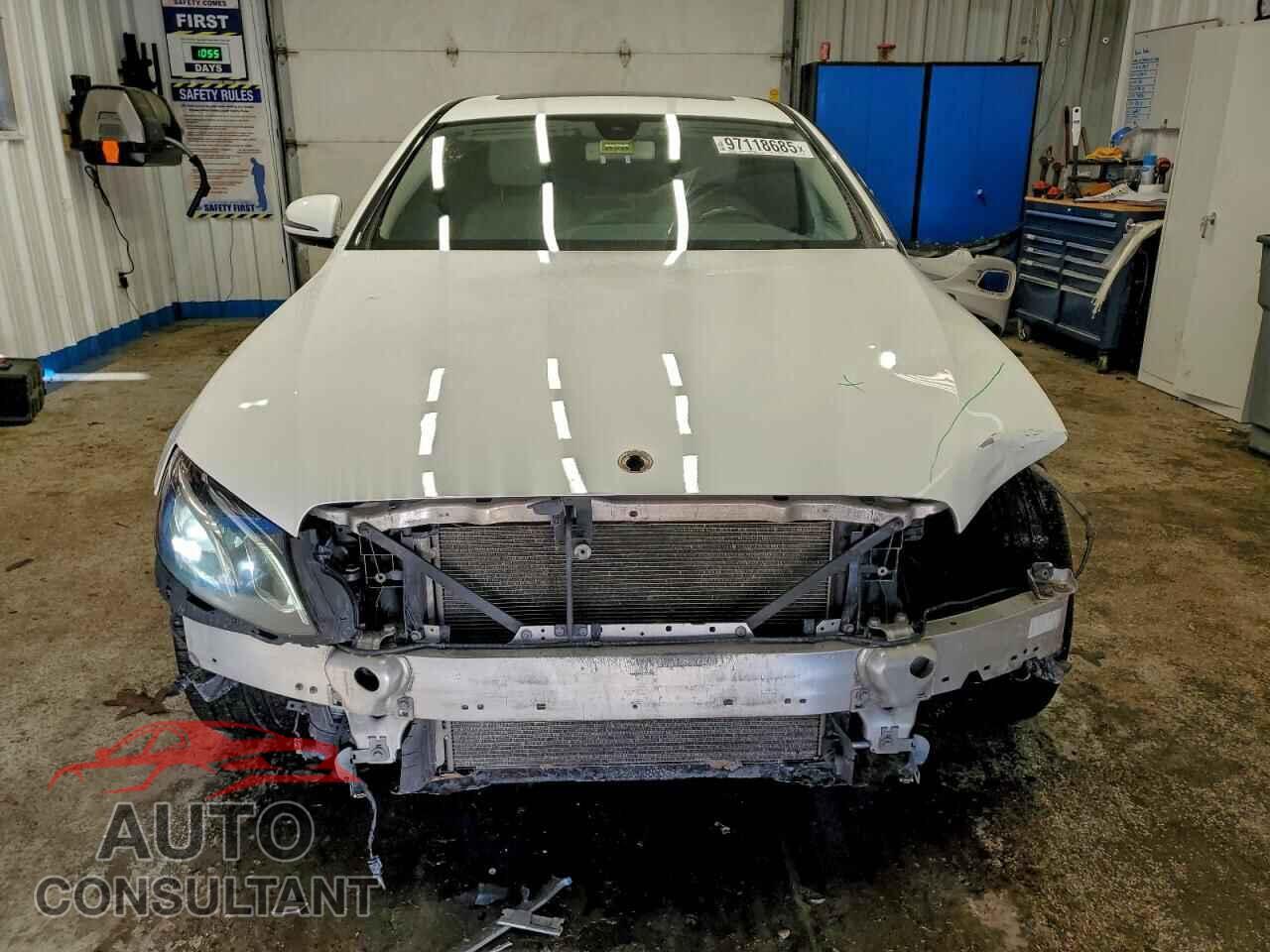 MERCEDES-BENZ E-CLASS 2018 - WDDZF4KB1JA303995