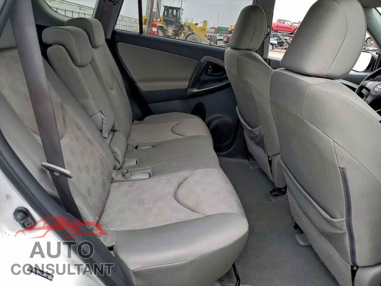 TOYOTA RAV4 2011 - JTMBF4DV3BD040671