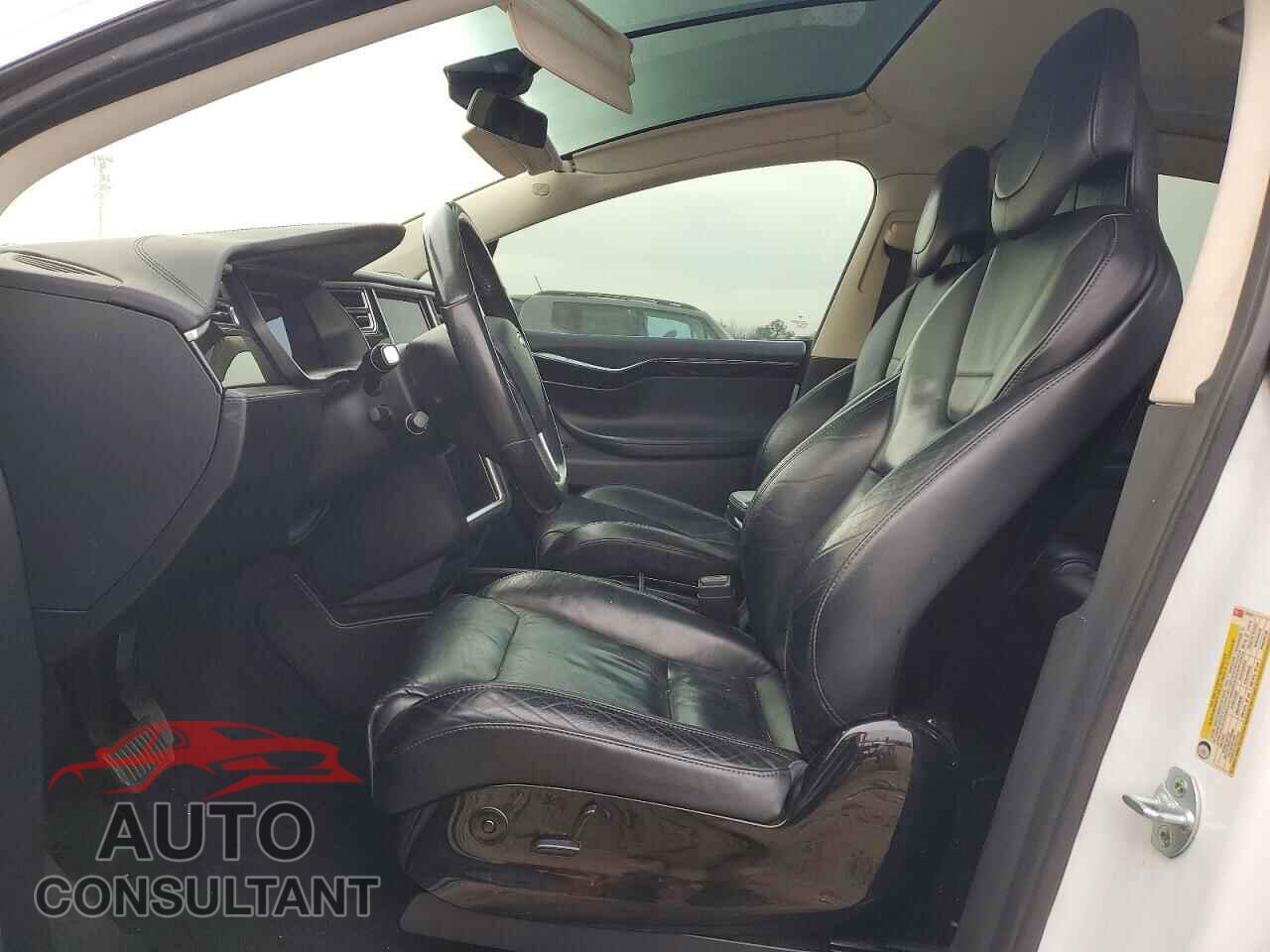 TESLA MODEL X 2016 - 5YJXCAE20GF003031