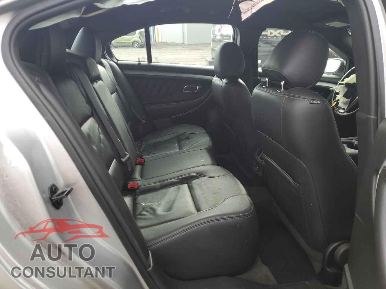 FORD TAURUS 2018 - 1FAHP2E80JG117410