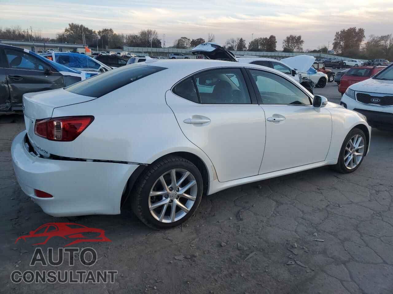 LEXUS IS 2011 - JTHCF5C29B5051216
