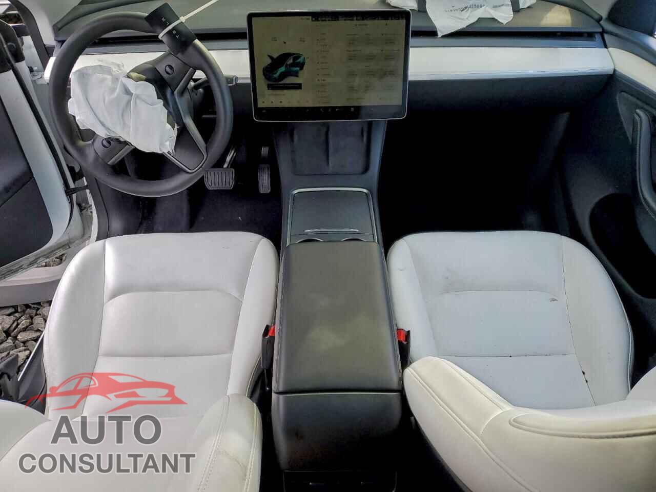 TESLA MODEL Y 2025 - 7SAYGDEE4SA355042