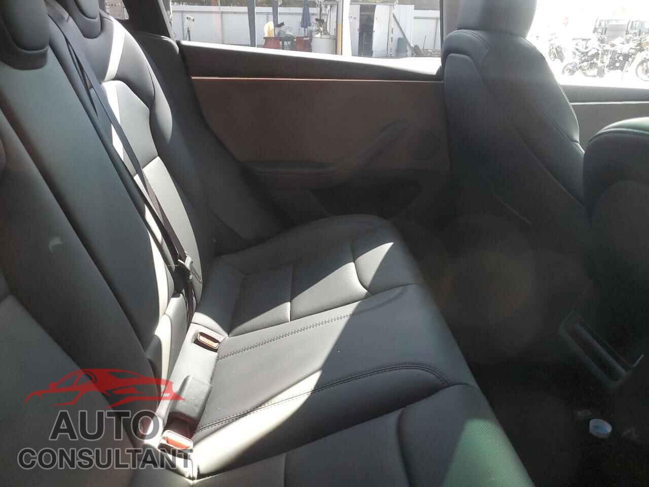 TESLA MODEL 3 2025 - 5YJ3E1EA5SF942524