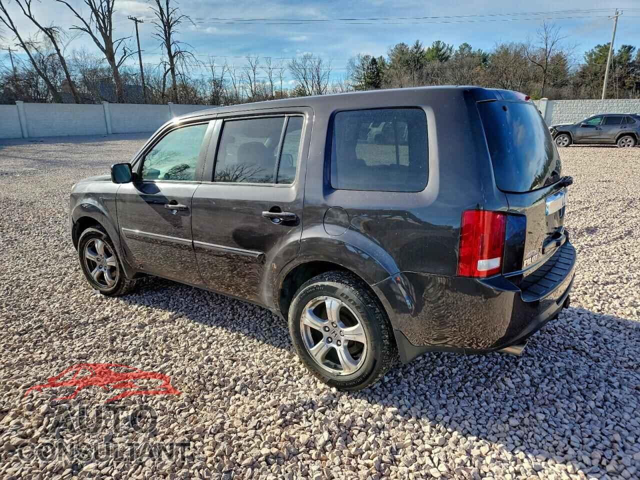 HONDA PILOT 2014 - 5FNYF4H53EB028327