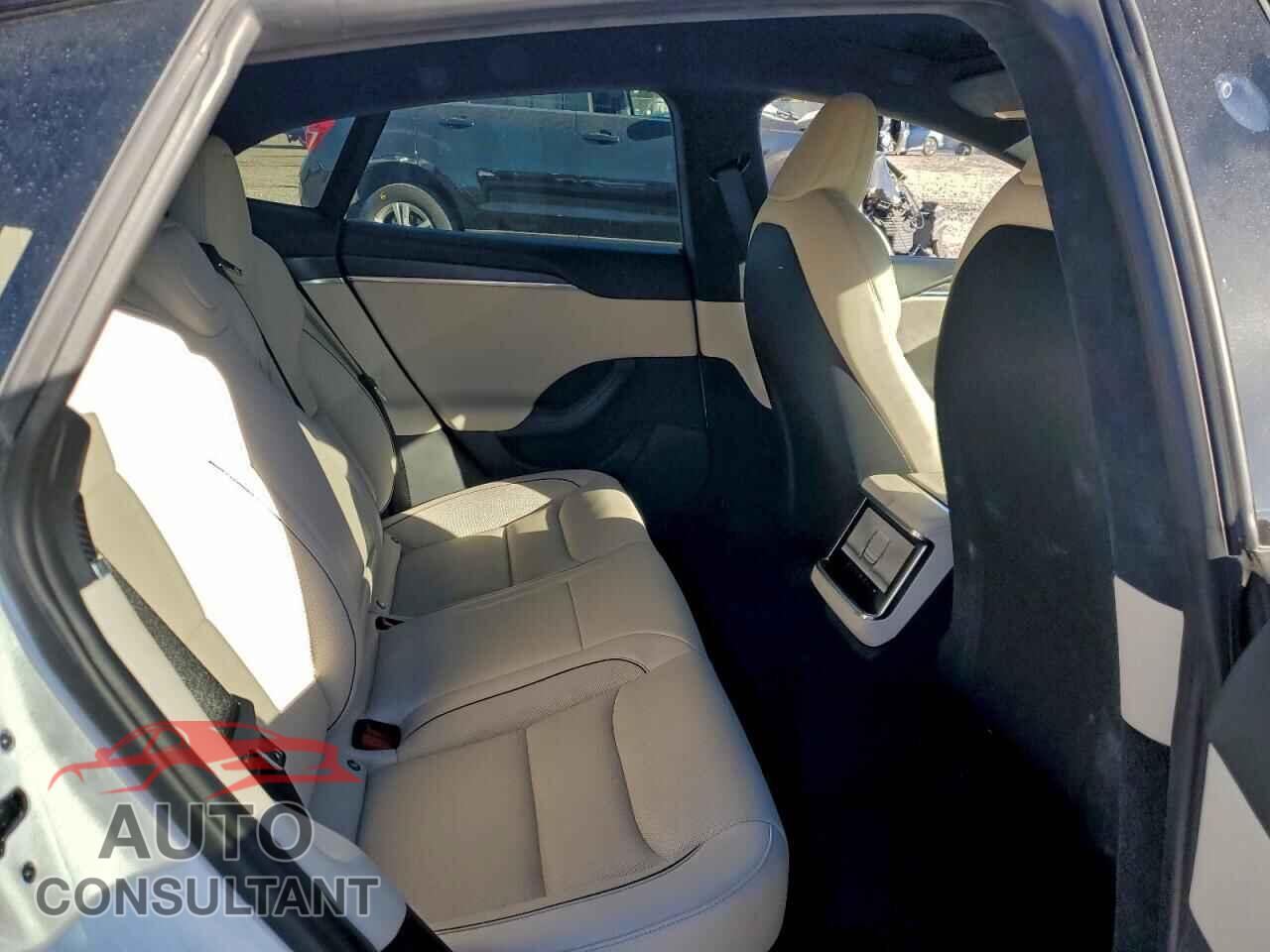 TESLA MODEL S 2022 - 5YJSA1E64NF496616