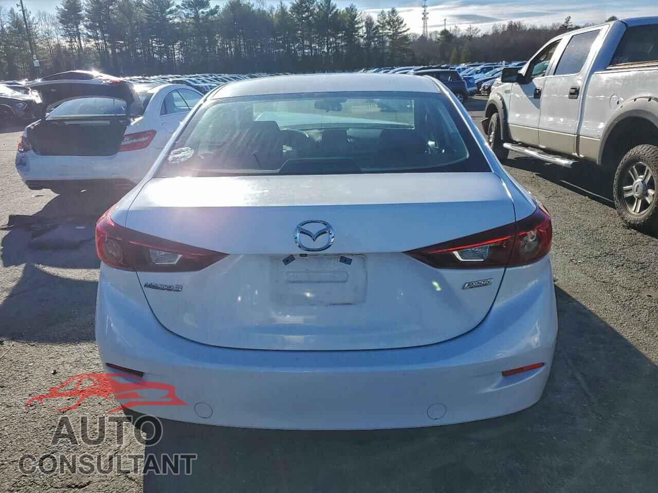 MAZDA 3 2018 - 3MZBN1U73JM161994
