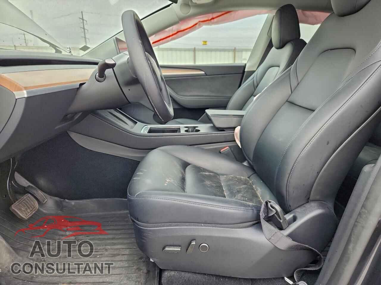 TESLA MODEL Y 2025 - 7SAYGDEE6SA347640