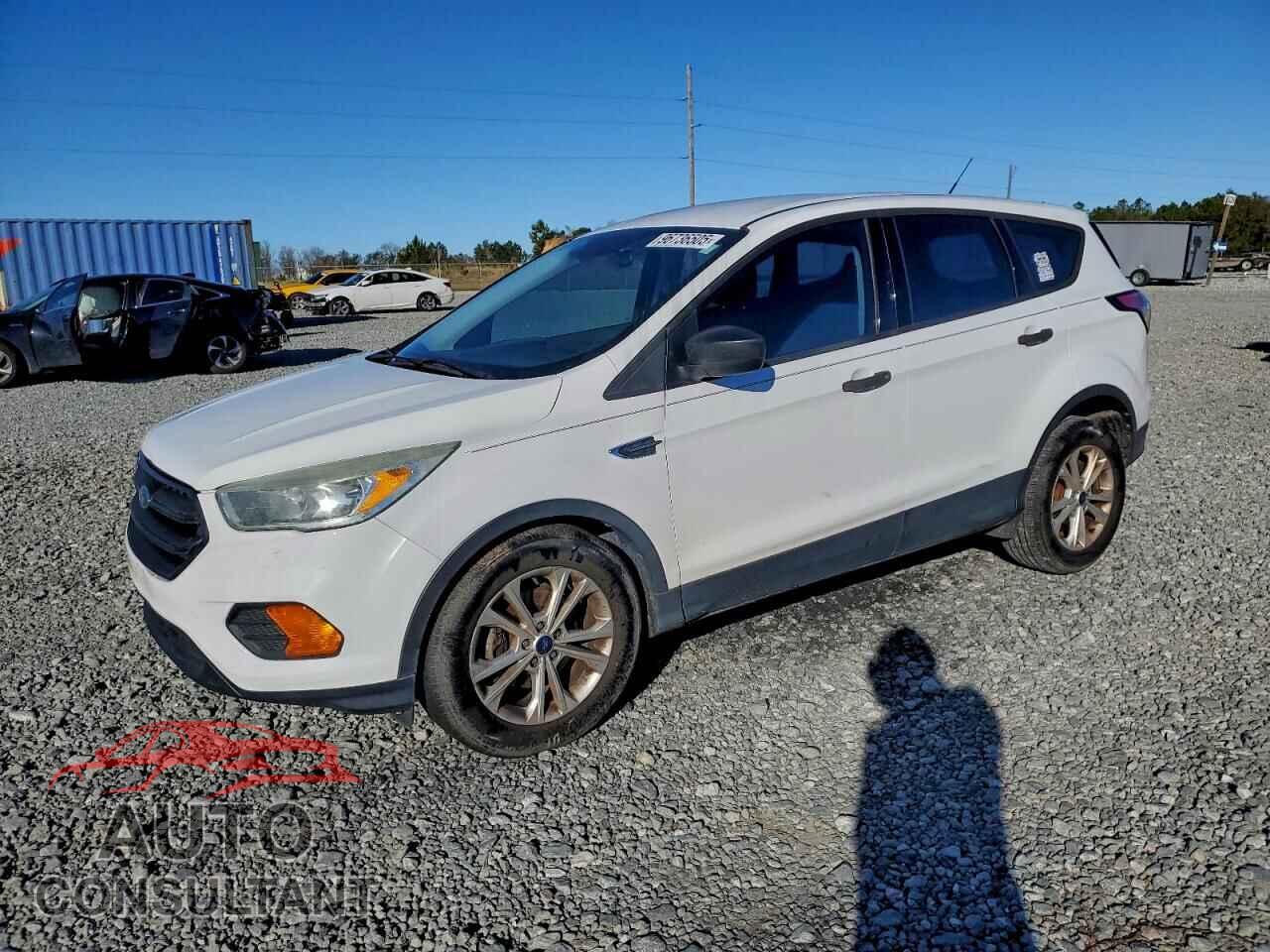 FORD ESCAPE 2017 - 1FMCU0F77HUD05260