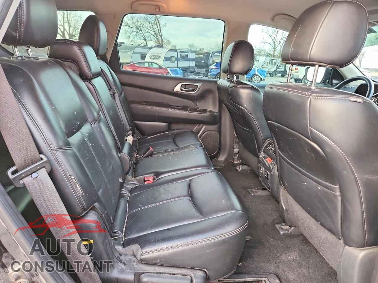 NISSAN PATHFINDER 2018 - 5N1DR2MN0JC628791
