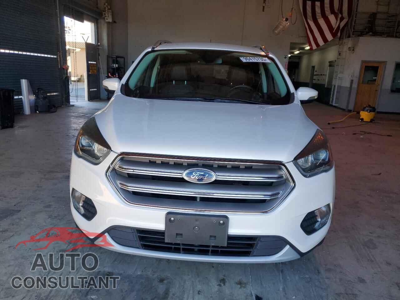 FORD ESCAPE 2017 - 1FMCU0J91HUC11626