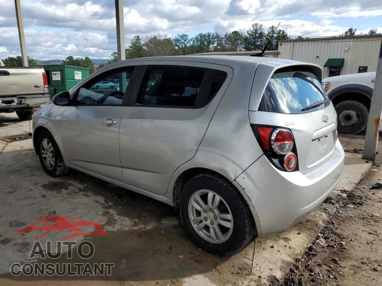 CHEVROLET SONIC 2012 - 1G1JB6SH8C4111471