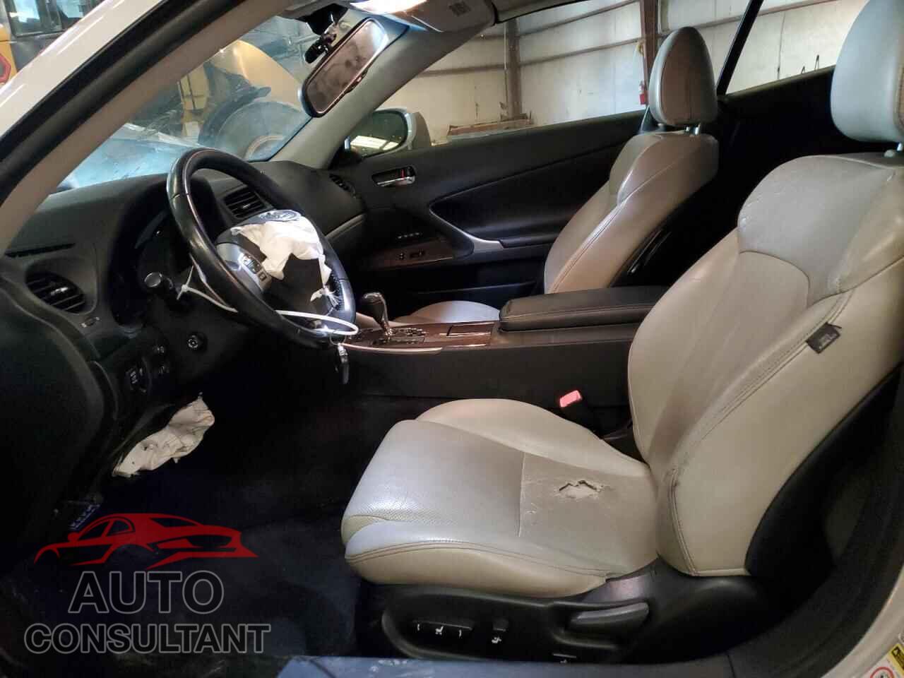 LEXUS IS 2012 - JTHFF2C23C2523733