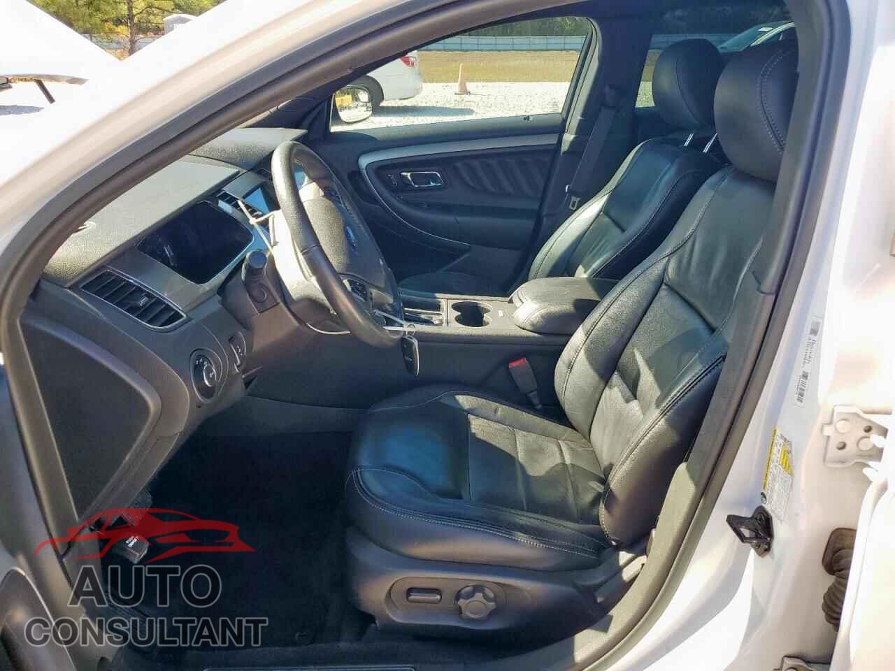 FORD TAURUS 2018 - 1FAHP2E89JG118622
