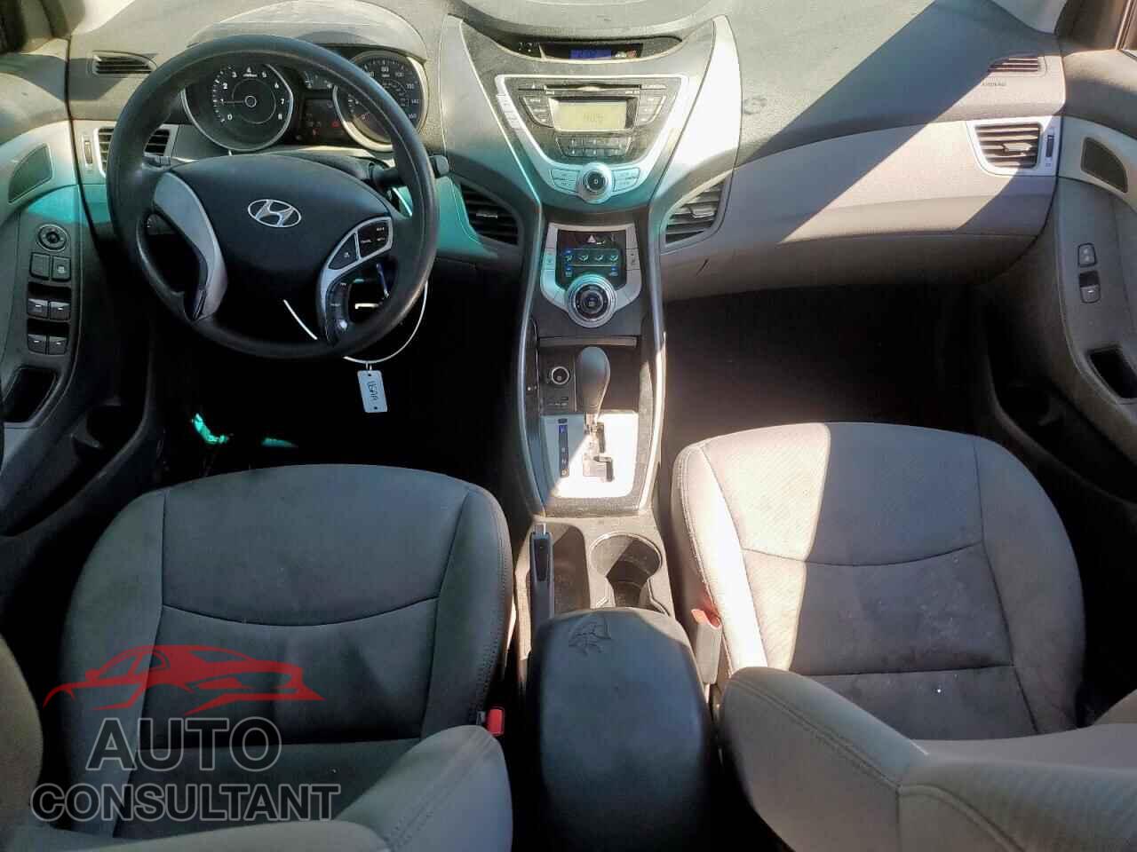 HYUNDAI ELANTRA 2012 - 5NPDH4AE5CH084111