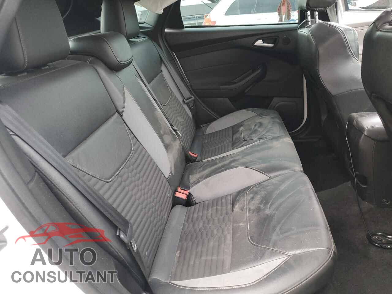 FORD FOCUS 2017 - 1FADP3L91HL325183
