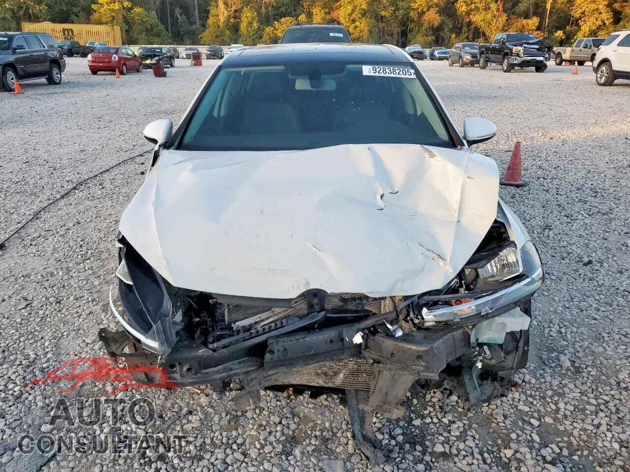 VOLKSWAGEN GOLF 2018 - 3VWG17AU3JM279221