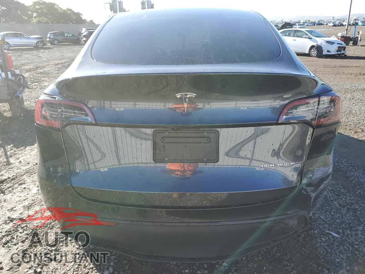 TESLA MODEL Y 2024 - 7SAYGDEE9RA240639