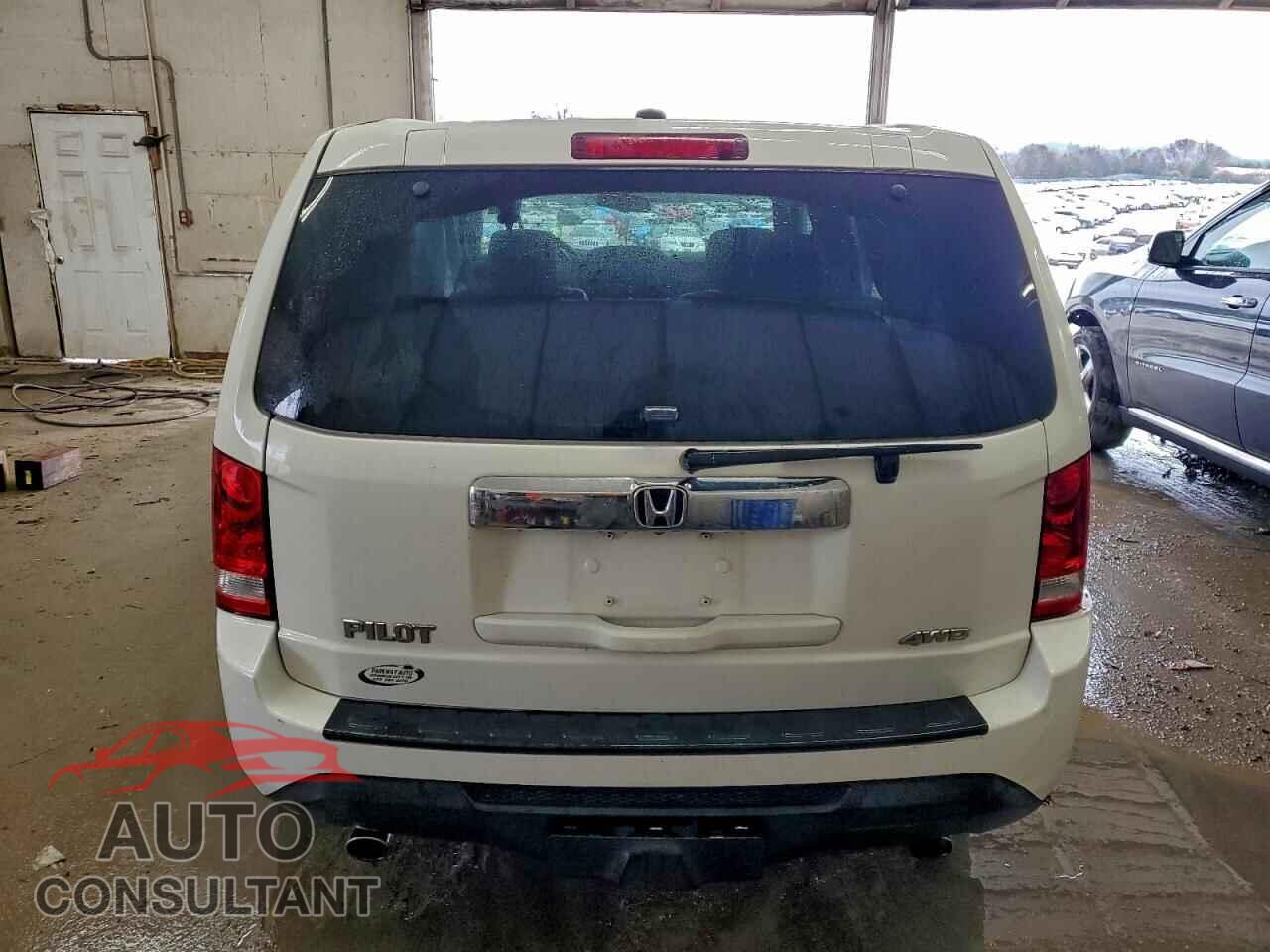 HONDA PILOT 2015 - 5FNYF4H51FB050151