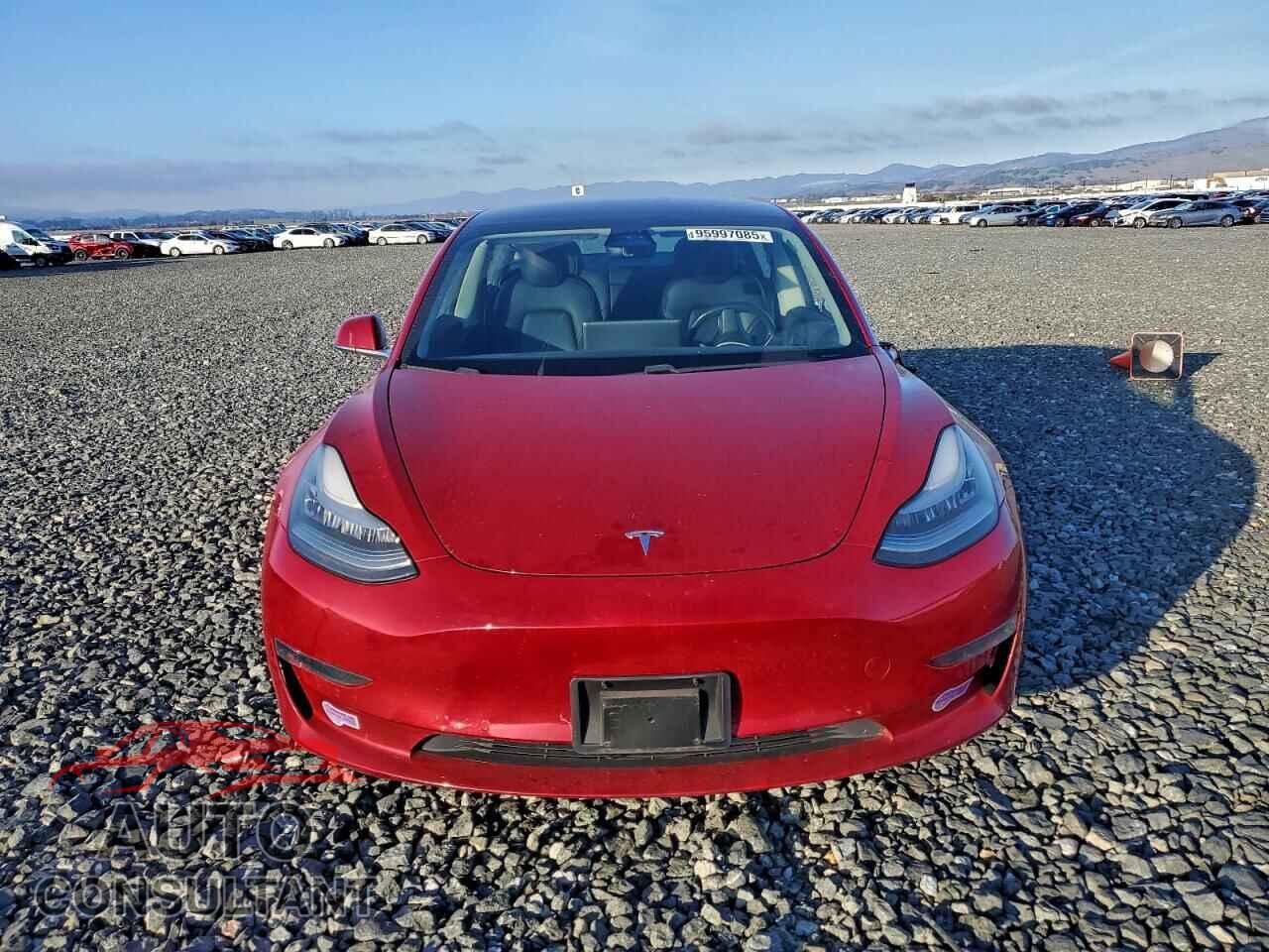 TESLA MODEL 3 2018 - 5YJ3E1EA9JF058181