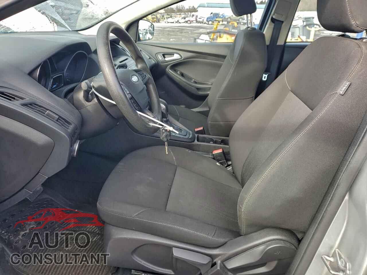 FORD FOCUS 2017 - 1FADP3F29HL207526