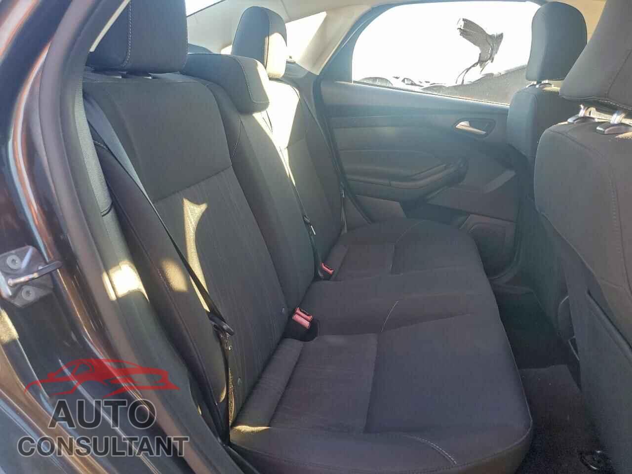 FORD FOCUS 2015 - 1FADP3F29FL221679