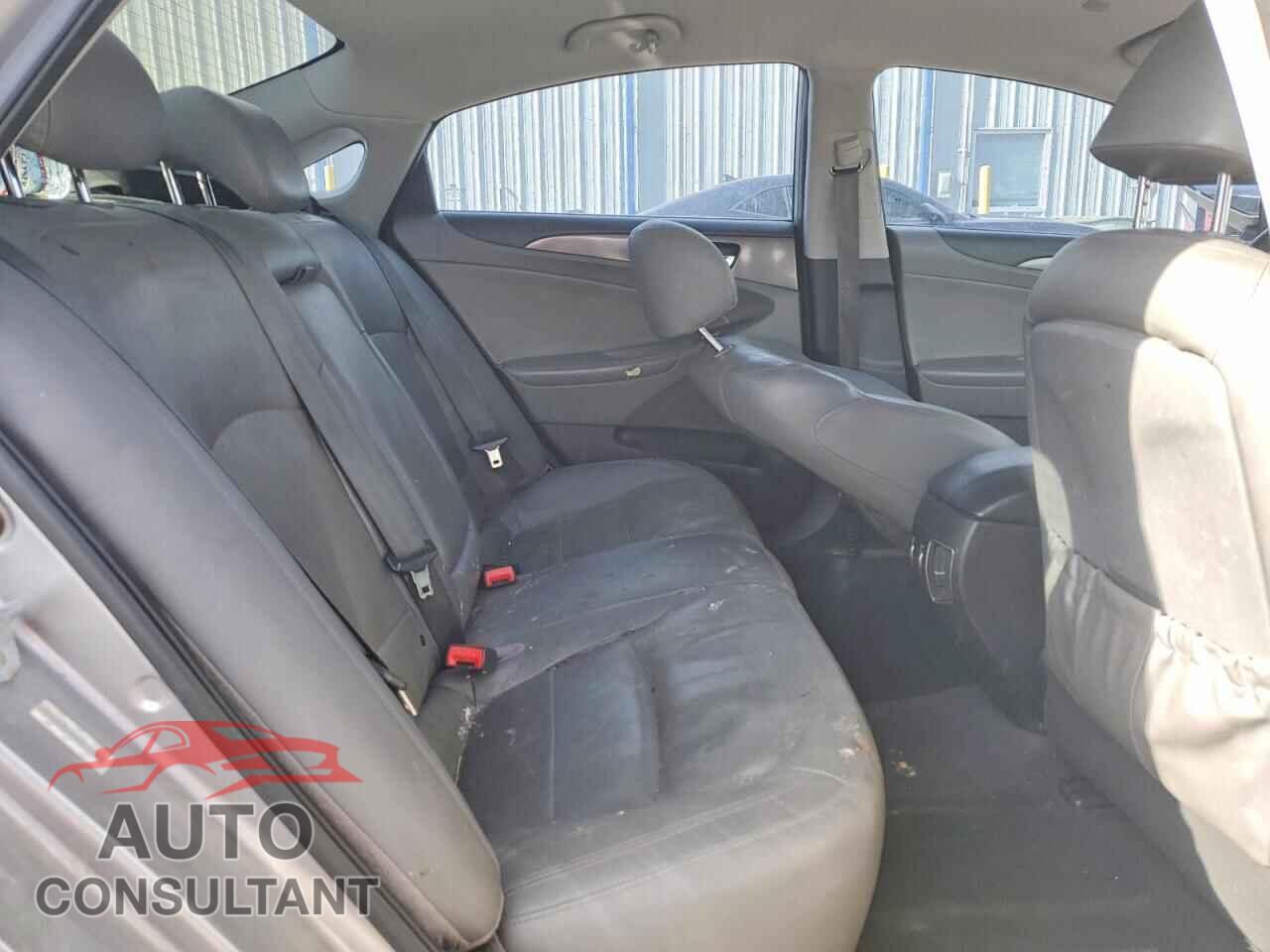 HYUNDAI SONATA 2012 - KMHEC4A42CA042248