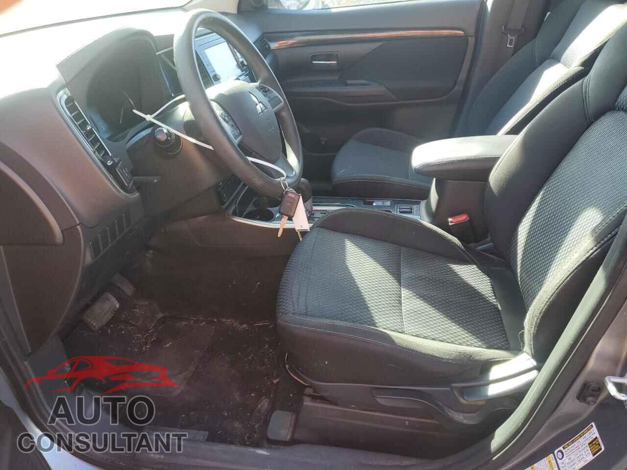 MITSUBISHI OUTLANDER 2019 - JA4AD2A33KZ032656