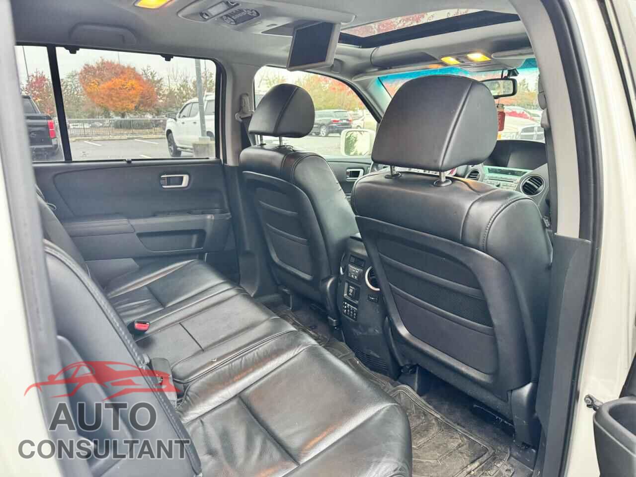 HONDA PILOT 2011 - 5FNYF4H96BB505010