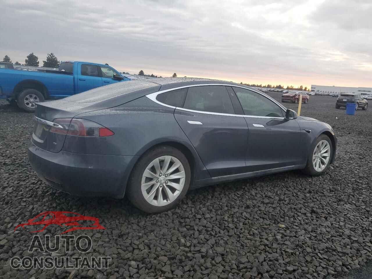 TESLA MODEL S 2017 - 5YJSA1E16HF209625