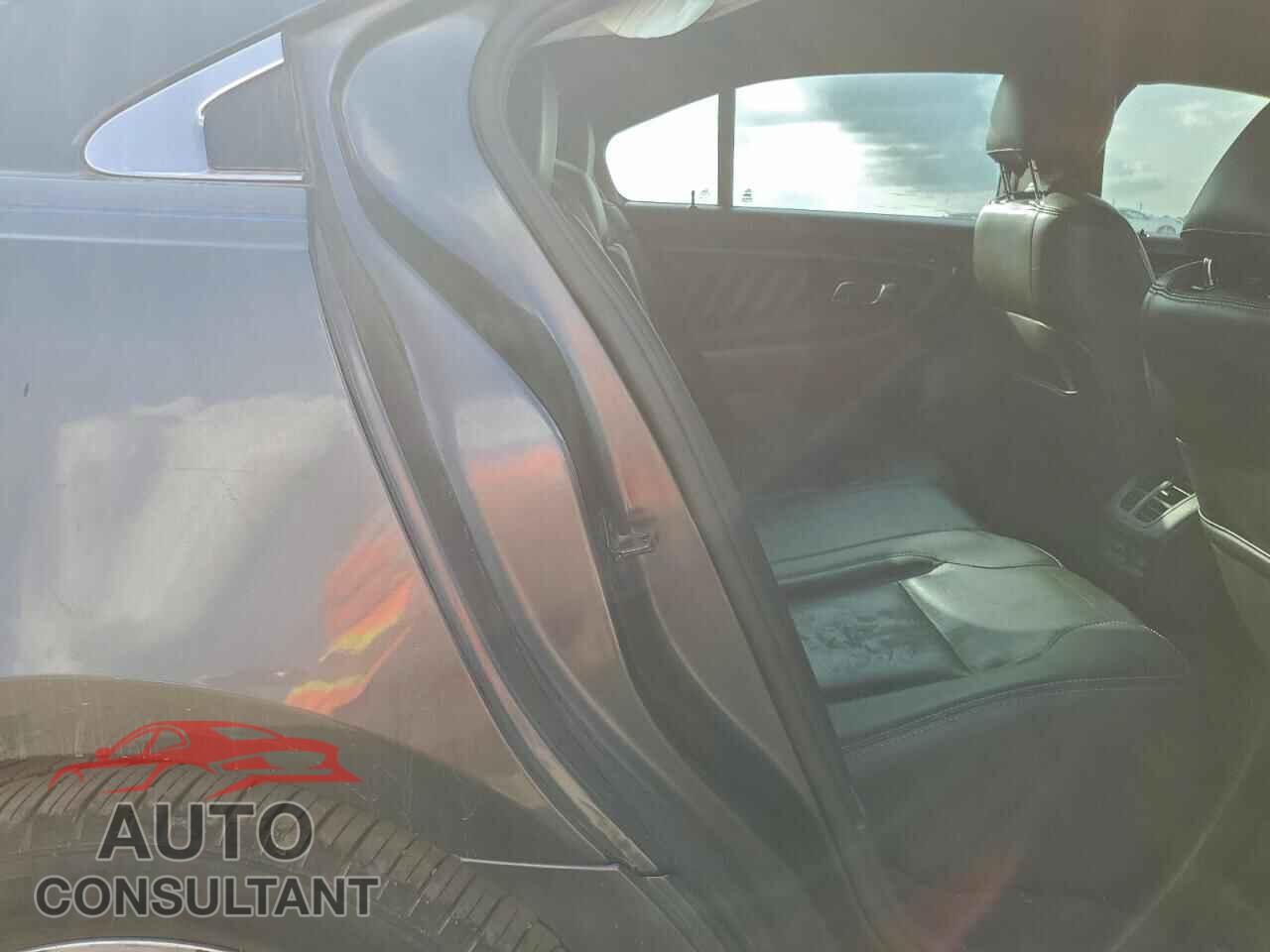 FORD TAURUS 2018 - 1FAHP2F80JG102257