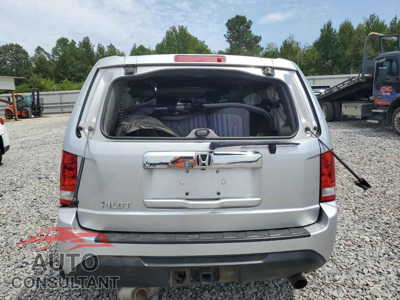 HONDA PILOT 2015 - 5FNYF3H5XFB020477