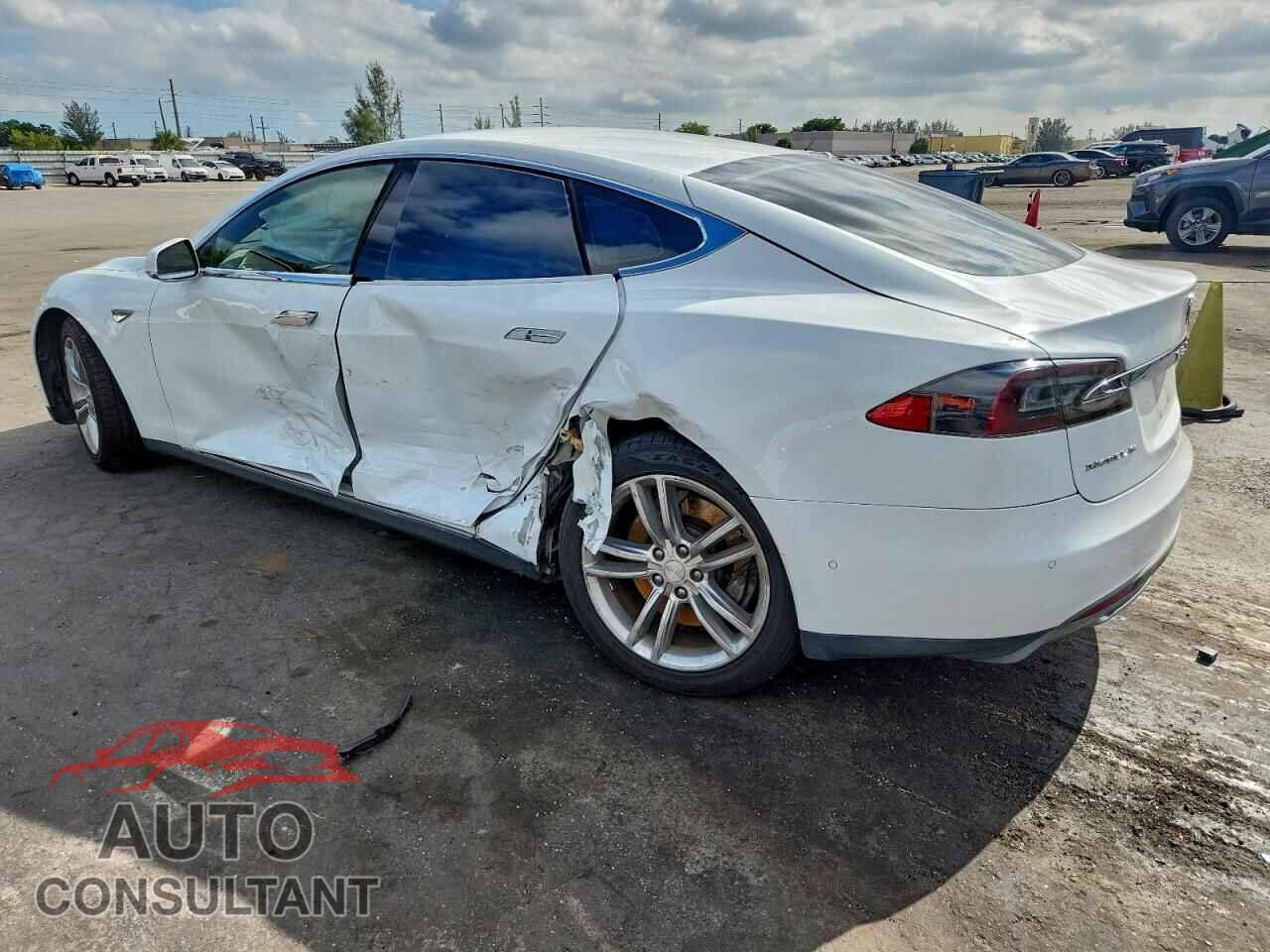 TESLA MODEL S 2015 - 5YJSA1S26FF098455