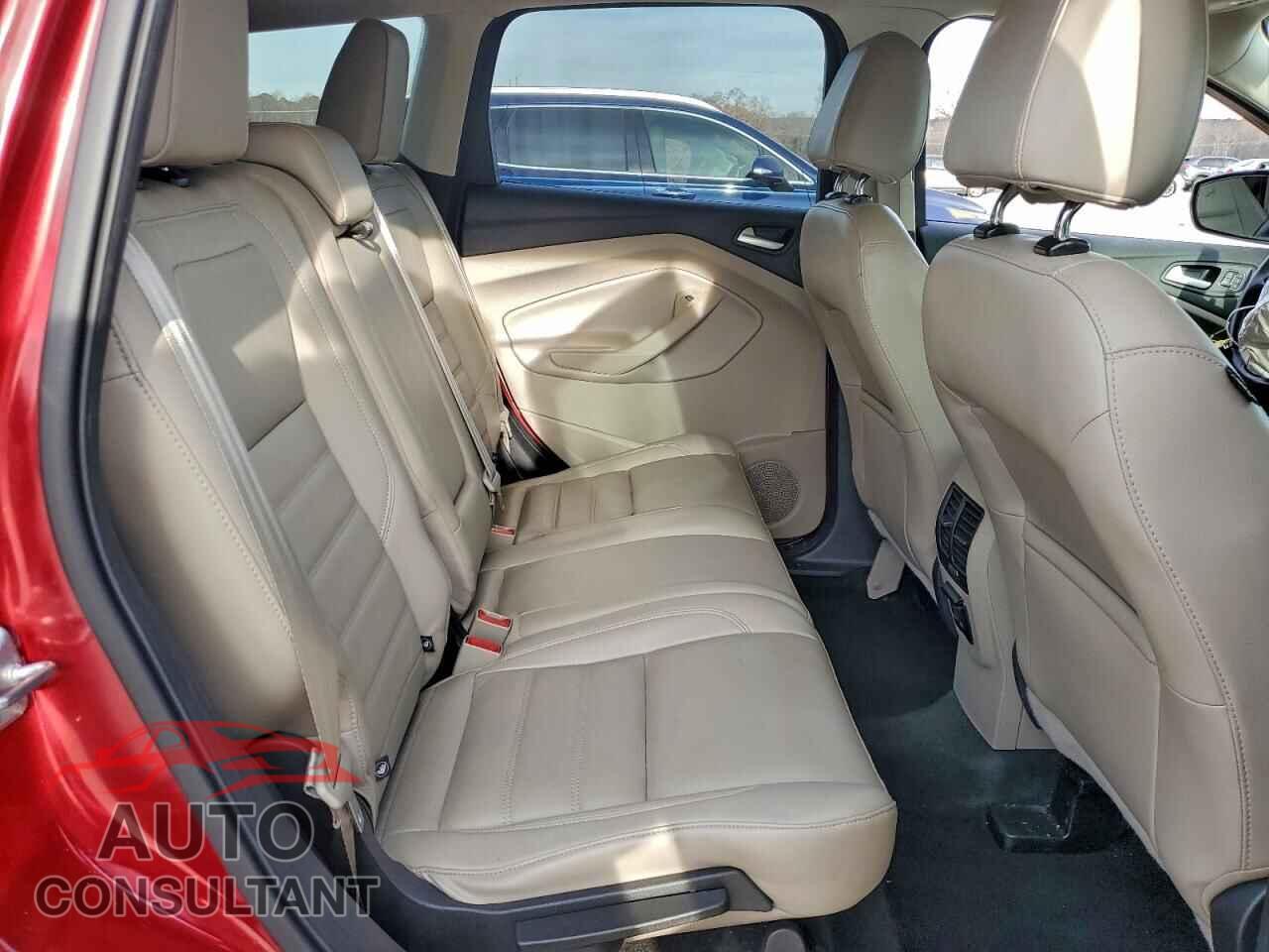 FORD ESCAPE 2017 - 1FMCU0JD8HUE42852